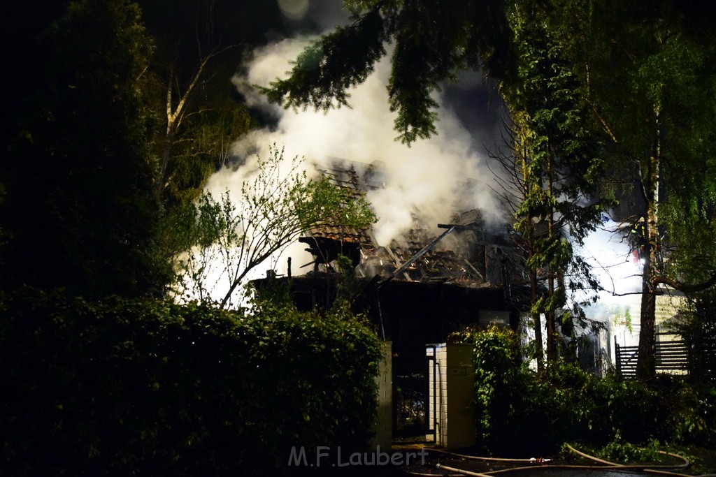 Grossfeuer Einfamilienhaus Siegburg Muehlengrabenstr P0124.JPG - Miklos Laubert